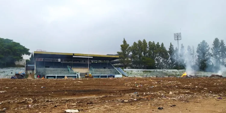 Tampak lapangan Stadion Brantas Kota Batu rata dengan tanah, Pemkot Batu kebut renovasi. Foto: Azmy