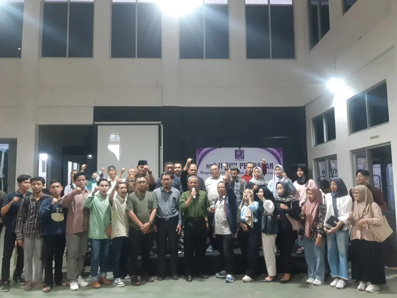 Para peserta ngAJI RUU Penyiaran deklarasikan penolakan RUU Penyiaran. (Foto/M Sholeh)
