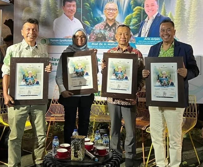 Arie Aripin (kanan) bersama narasumber talkshow isu perubahan iklim global dan emisi karbon./Foto: Istimewa.