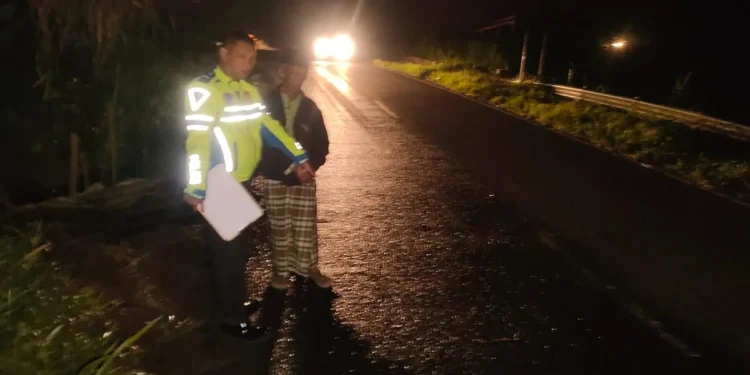 Olah TKP kecelakaan oleh pasutri asal Kota Batu di Pujon. Foto/Gakkum Laka Lantas Polres Batu