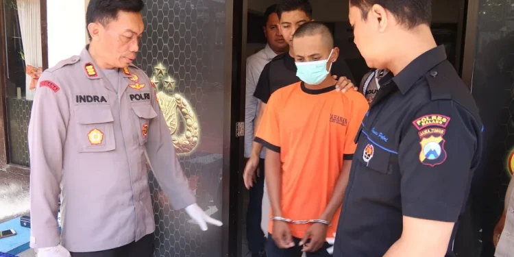 Tersangka pengedar narkoba yang ditangkap Polsek Gedangan. Foto: Polres Malang
