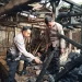 Petugas kepolisian melakukan pemeriksaan di lokasi kandang ayam yang kebakaran. Foto: Polsek Karangploso