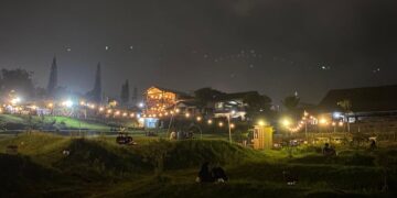 Suasana Bukit Bintang di Kota Batu pada malam hari. (Foto/Dandin Akmal Rafi Utomo)