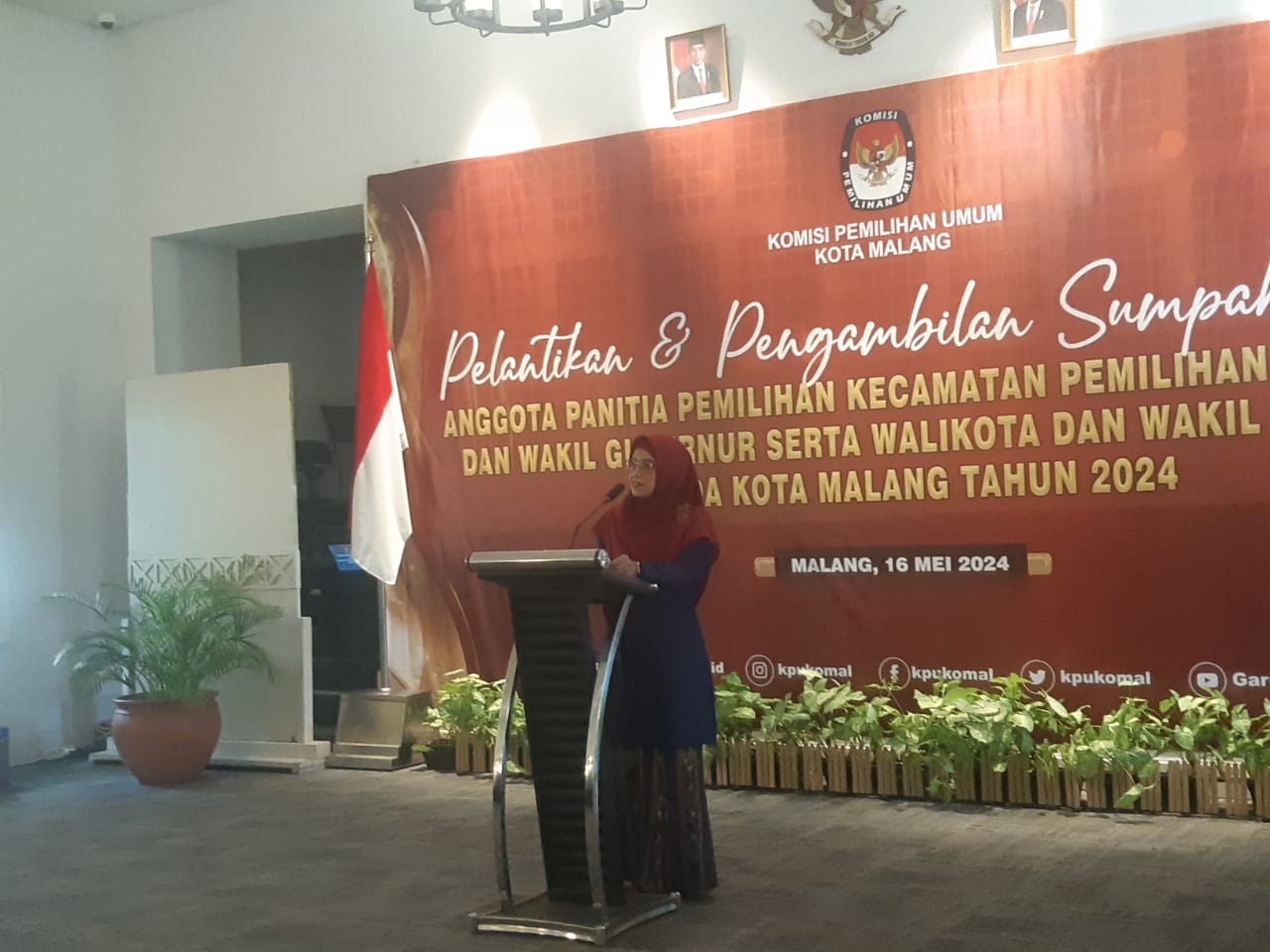 Ketua KPU Kota Malang, Aminah Asminingtyas dalam dalam pelantikan PPK. (Foto/M Sholeh)