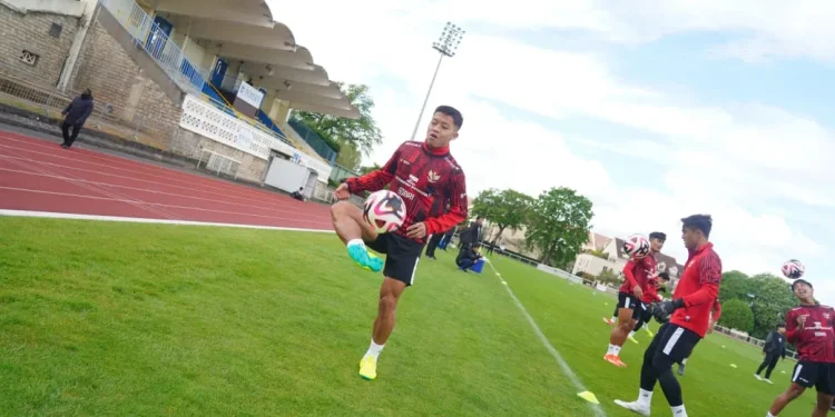 Pelatih Timnas Indonesia U-23, Shin Tae-yong berharap kondisi fisik anak asuhnya terjaga jelang menghadapi Guinea di laga play off Olimpiade Paris 2024. /Foto: Dok.PSSI