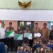 Pembagian Jaminan Sosial Ketenagakerjaan bagi RT-RW di Desa Kalipare, Kabupaten Malang. Foto/dok for TM