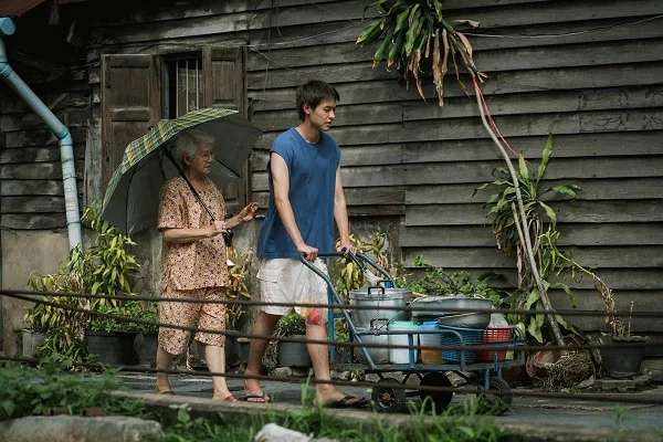 Salah satu scene film How To Make Million Before Grandma Dies. Foto:IMDb