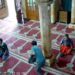 Maling Terekam CCTV Gondol Tas Milik Ojol di Masjid Kota Malang