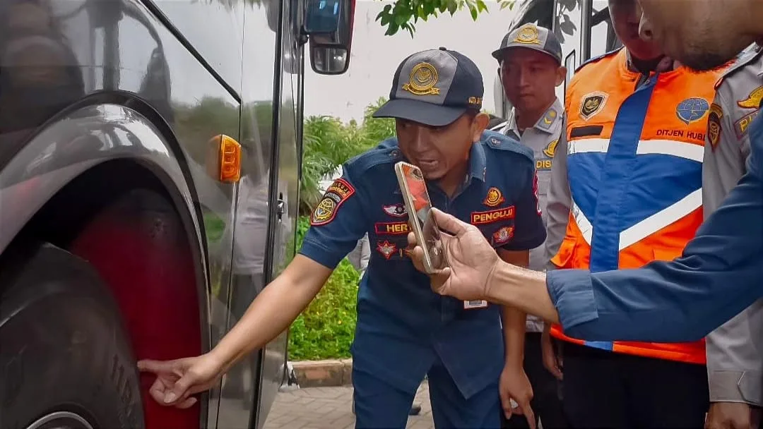 Bus Pariwisata