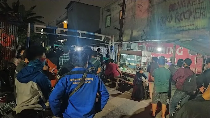 Rekomendasi kuliner kaki lima di Kota Malang yang patut dicoba /Foto: Google Review Nasi Rawon Malam Mbak Ten/Hengki Adi