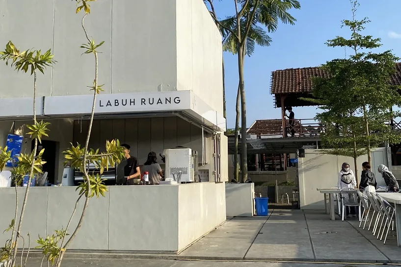 Lokasi Labuh Ruang. (Sumber: Google Review/Ghefira Nur Fatimah)