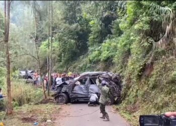 Mobil Toyota Fortuner yang alami kecelakaan di Ngadas berhasil dievakuasi. Foto: Satlantas Polres Malang