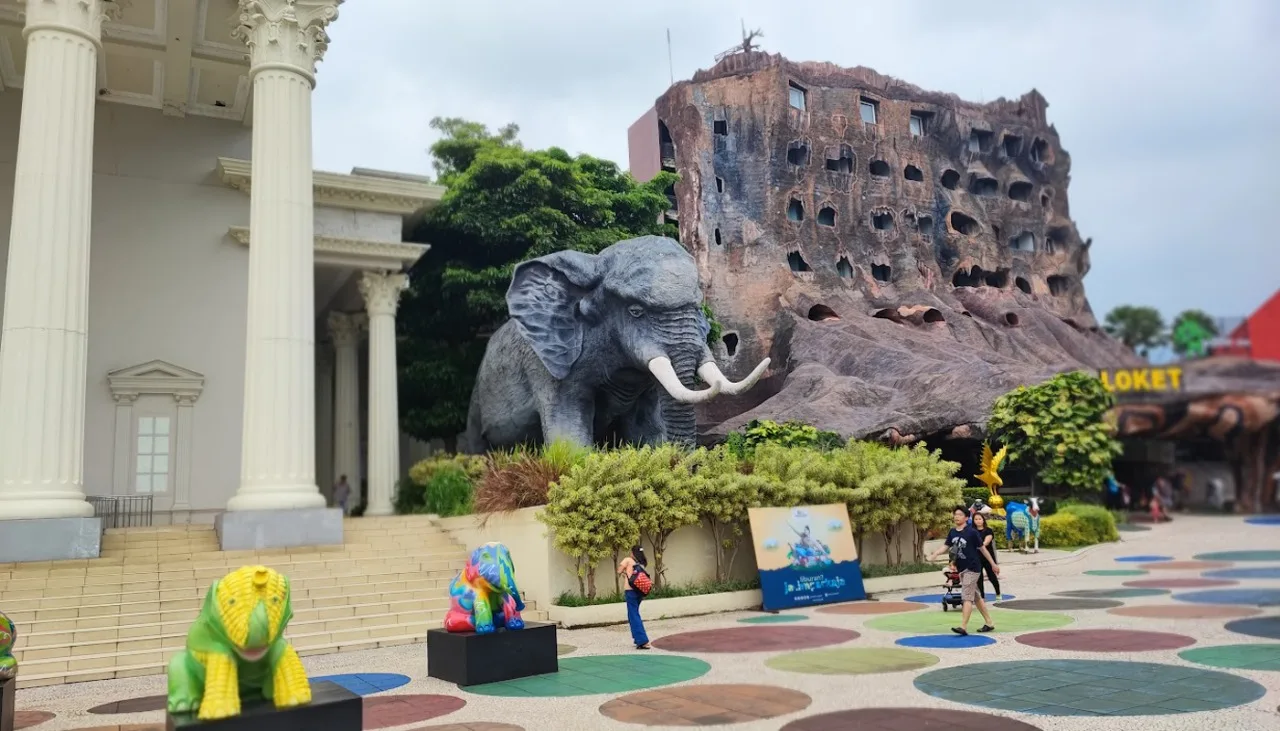 Gerbang depan Jatim Park 2. (Foto/Rudi Saki, google review)