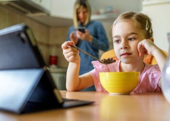 Ilustrasi tips mengelola penggunaan gadget untuk anak. (Foto: Pinterest)