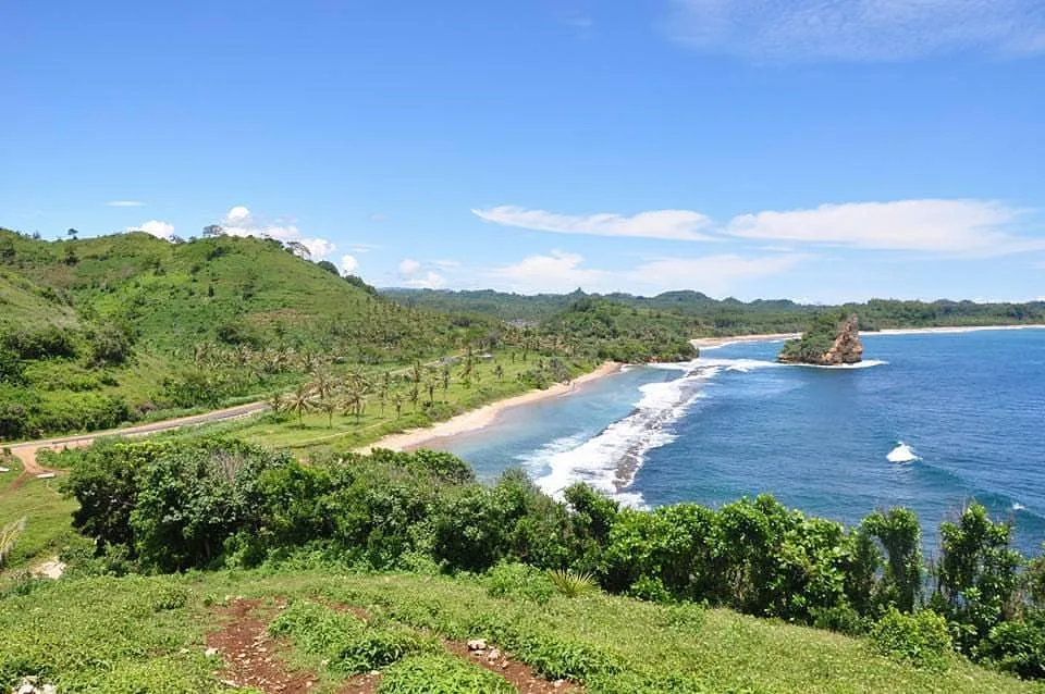 Panorama Pantai Parang Dowo di Kabupaten Malang/Foto: instagram.com/pantaimalangraya