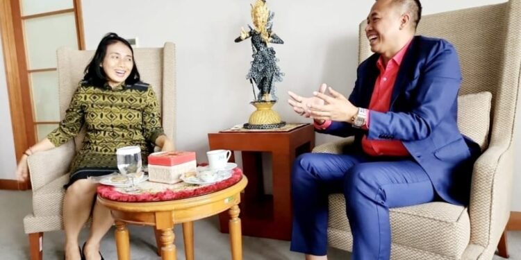 CEO Prolansekap Indonesia, Arie Aripin bersama Menteri Pemberdayaan Perempuan dan Anak RI, Bintang Puspayoga. (Foto/dok. for TM)