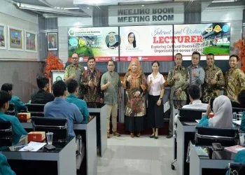 Foto bersama di acara guest lecture FEB UNISMA. Foto/dok Unisma