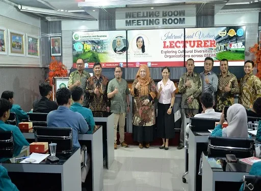Foto bersama di acara guest lecture FEB UNISMA. Foto/dok Unisma