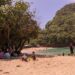 Suasana Pantai Watu Leter yang ramai pelancong. (Foto/Fitrothul M.)
