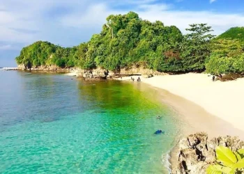 Daya tarik Pantai Tiga Warna yang cocok buat destinasi healing/Foto: Tangkapan layar Instagram @missayoen