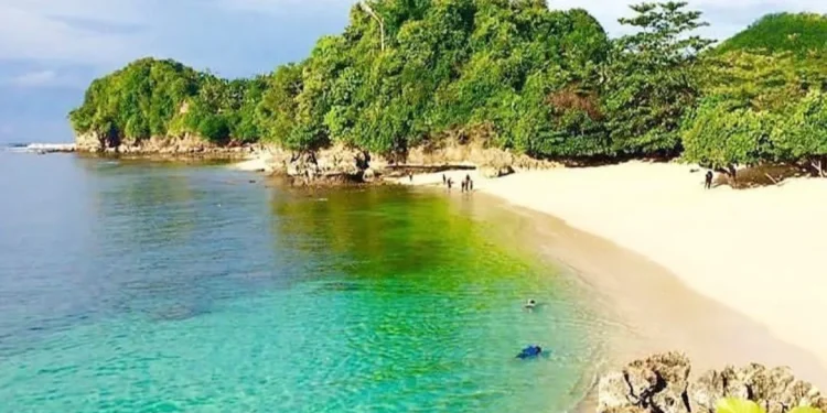 Daya tarik Pantai Tiga Warna yang cocok buat destinasi healing/Foto: Tangkapan layar Instagram @missayoen