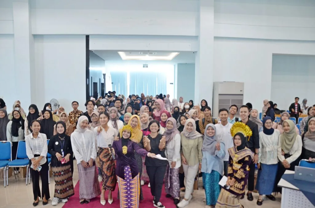 Mahasiswa IKM Universitas Negeri Malang gelar acara SEXOPHONE 2024 memberi edukasi kesehatan bagi masyarakat /Foto: dok.UM