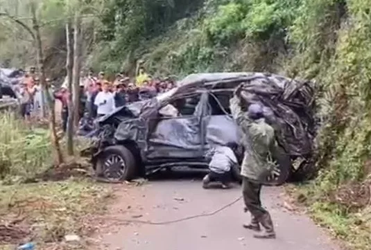 Kondisi mobil Toyota Fortuner yang alami kecelakaan di Ngadas. Foto: Satlantas Polres Malang
