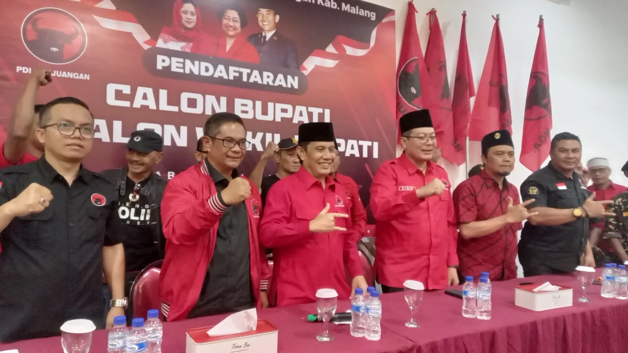 Gunawan saat mendaftar sebagai Bacabup Malang di Kantor PDI Perjuangan Kabupaten Malang. Foto: Aisyah Nawangsari Putri