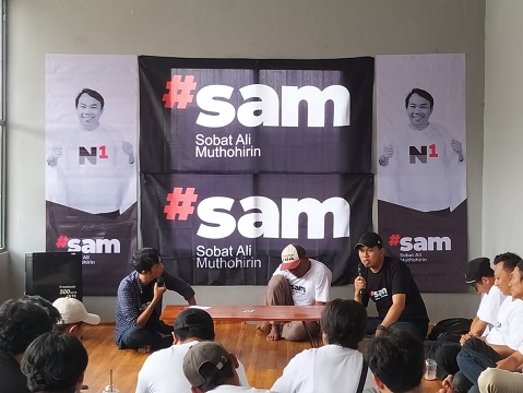 Masyarakat di Lowokwaru melakukan deklarasi dukungan untuk Ali Muthohirin. (Foto/M Sholeh)
