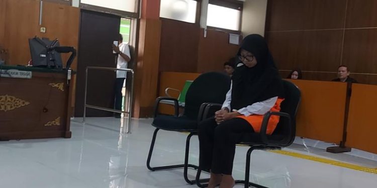 RM, terdakwa kasus dugaan penggelapan pajak saat menjalani persidangan di PN Malang. (Foto/dok for TM)