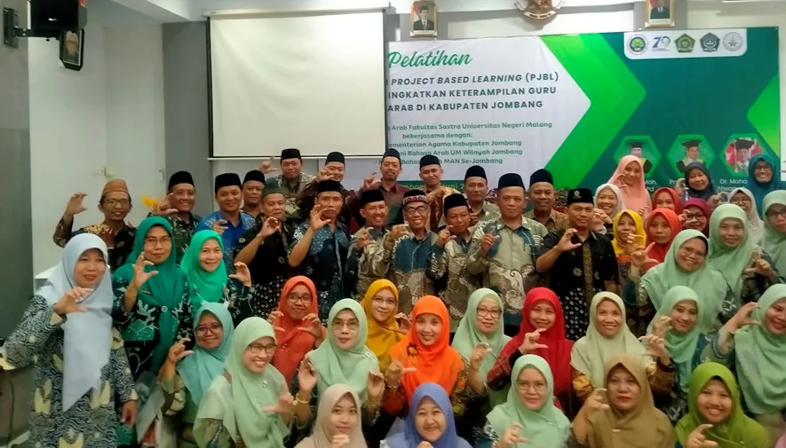 Foto bersama para guru bahasa Arab di Jombang pasca acara. Foto/dok UM