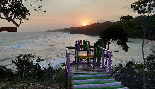 Pantai Pasir Panjang Malang yang menawarkan keindahan sunrise bagi wisatawan /Foto: Google Maps Pantai Pasir Panjang Malang