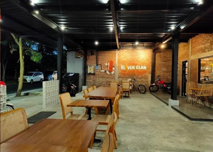 Eleven Clan Burger / Foto : Google Foto / By : Bro Yonathan Channel