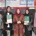 Dekan FEB Unisma, Nur Diana (tengah) melepas dua mahasiswinya yang lolos program IOMP ke NPTU Taiwan. Foto: Dok