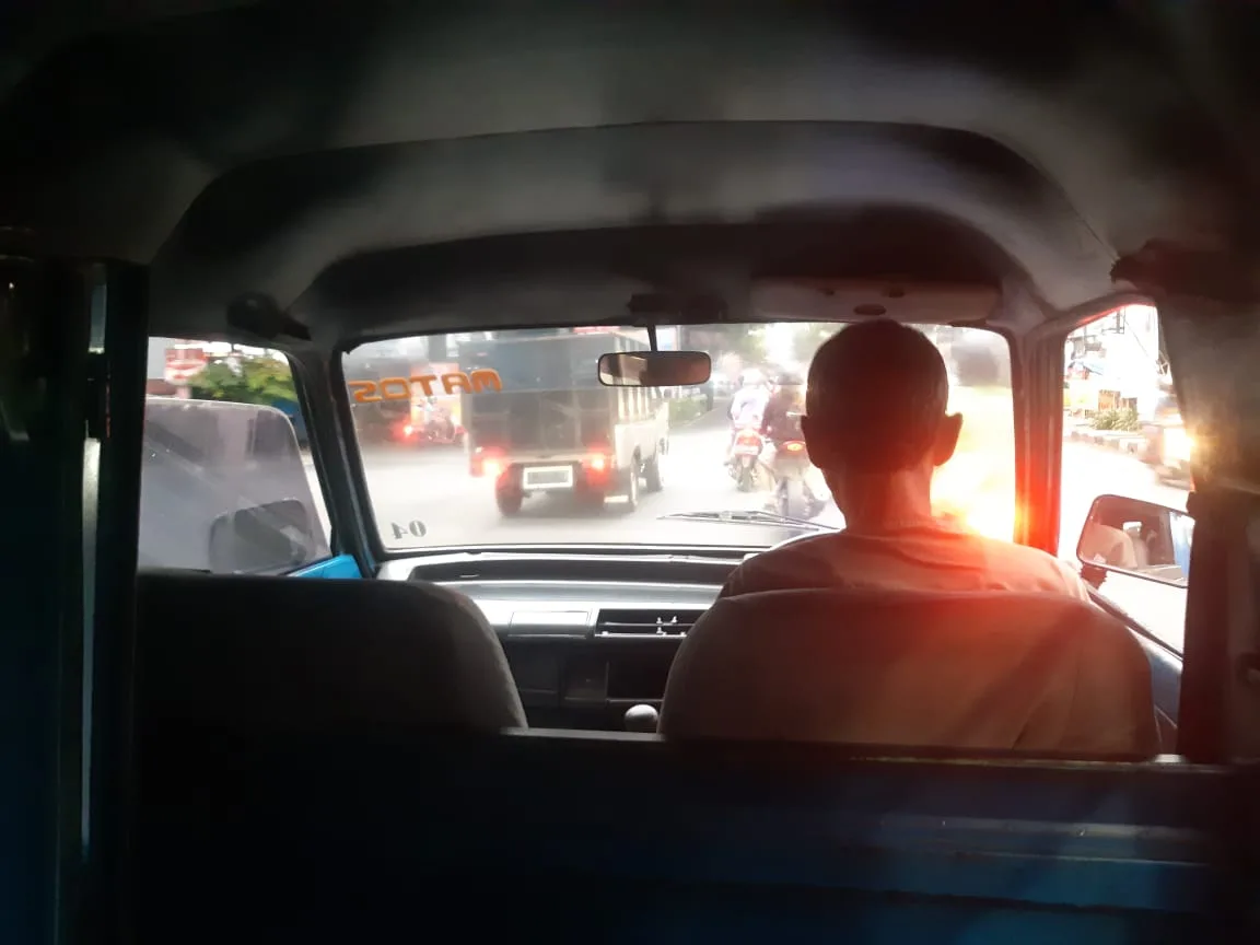 Angkot di Kota Malang yang masih beroperasi meski sepi penumpang. (Foto/M Sholeh)