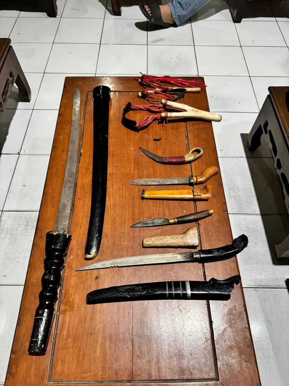 Barang bukti berupa senjata tajam yang berhasil diamankan polisi. Foto: Polres Malang