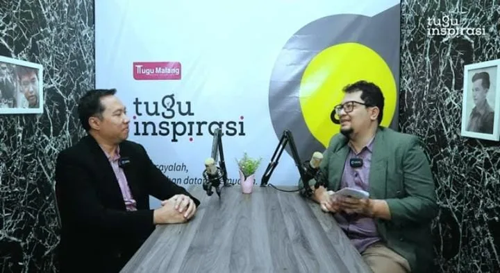 Foto Rektor ITN, Dr. Awan Uji Krismanto, ST., MT., Ph.D (kiri) dan Host Tugu Inspirasi, Irham Toriq (kanan) saat sedang membicarakan mengenai inovasi kampus di podcast Tugu Inspirasi / Foto : YouTube Scene / By : Tugu Malang ID