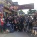 Para warga, bersama Kris Dayanti, saat melakukan Tapak Tilas. Foto/dok for TM