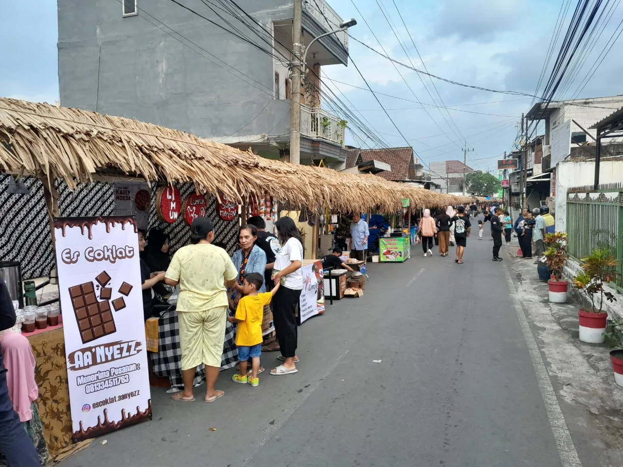 Kuliner,Kuliner Tempo Dulu - Hari Terakhir Gebyar Plaosan Timur Jadoel, Menikmati Aneka Kuliner Tempo Dulu