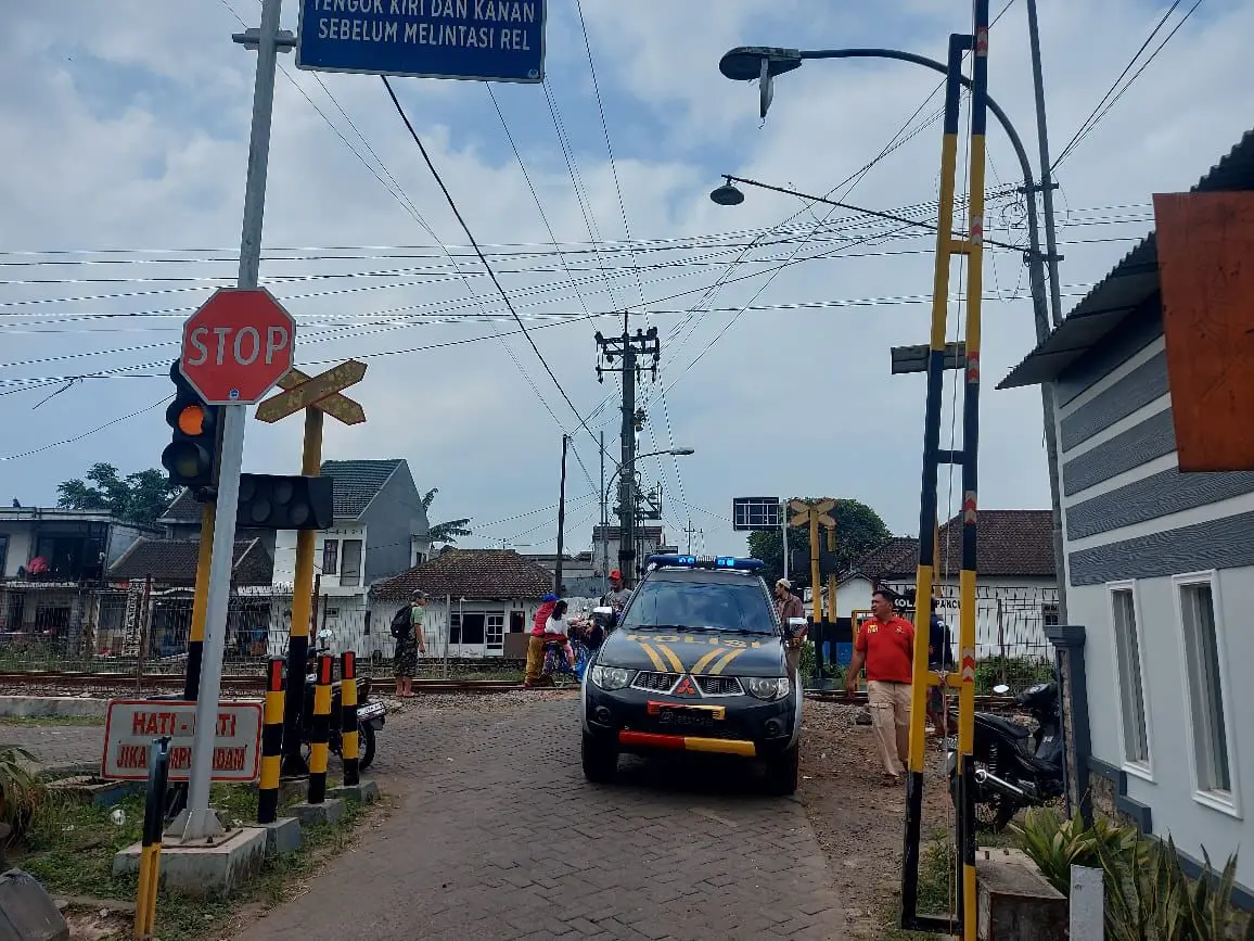 lintasan KA tanpa palang pintu