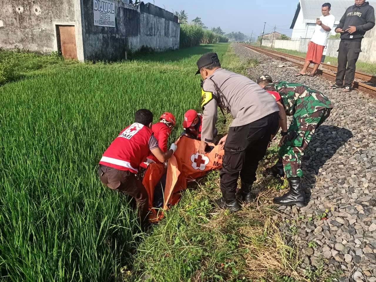 tertabrak kereta api