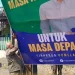 Satpol PP copoti spanduk kampanye tak berizin
