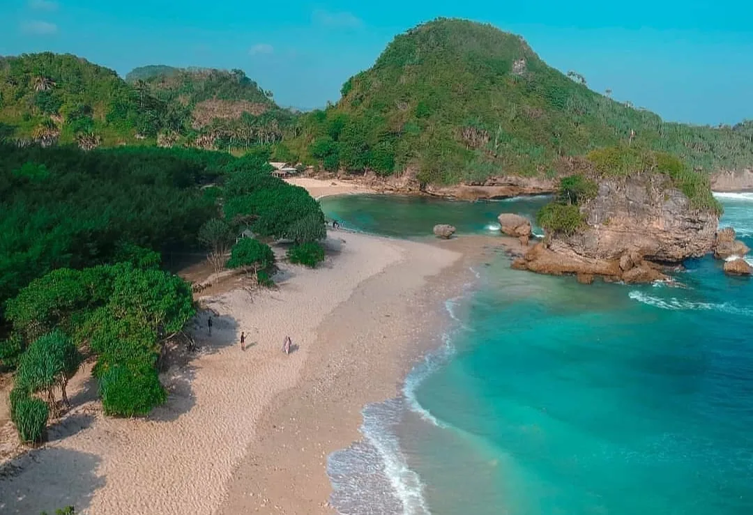 Pantai Watu Leter/Foto: Instagram @pantaiwatuletermalangofficial.