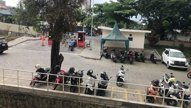 Parkiran Pasar Induk Among Tani Kota Batu, Sabtu. (1/6/2024). Foto/Latif