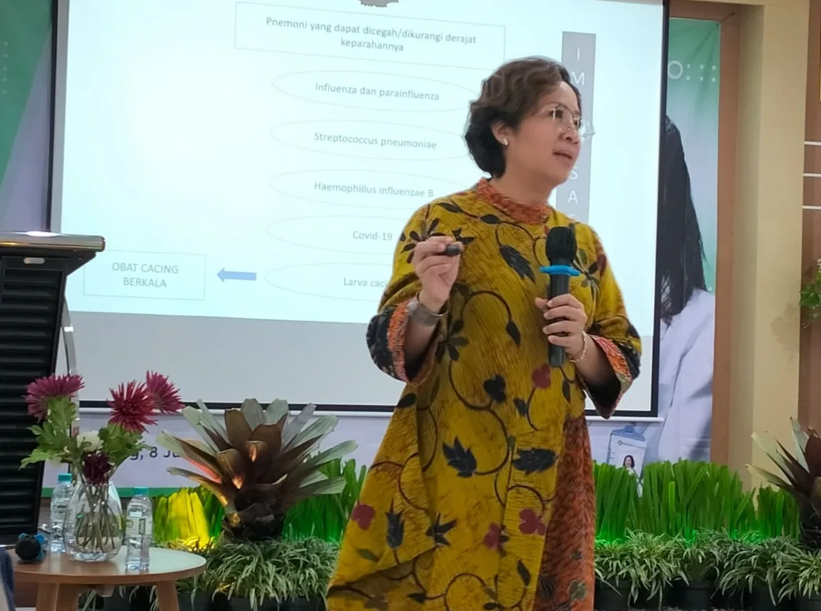 Dr. dr. Irene Ratridewi, Sp. A (K), M. Kes, saat memaparkan materi soal pneumonia pada anak. Foto/dok for TM