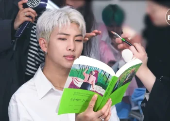 Ilustrasi RM BTS membaca buku/Foto: Youtube/BANGTANTV
