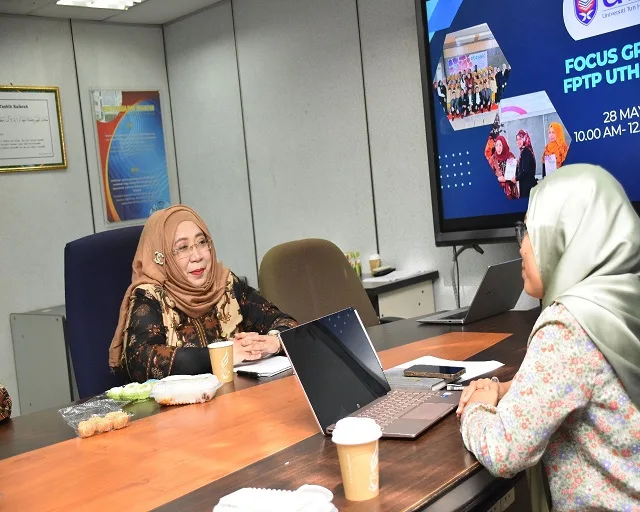 Dekan FEB Unisma, Nur Diana SE, MSi, CMA, CBV, CERA, turut serta ke Malaysia. Foto/ dok Unisma