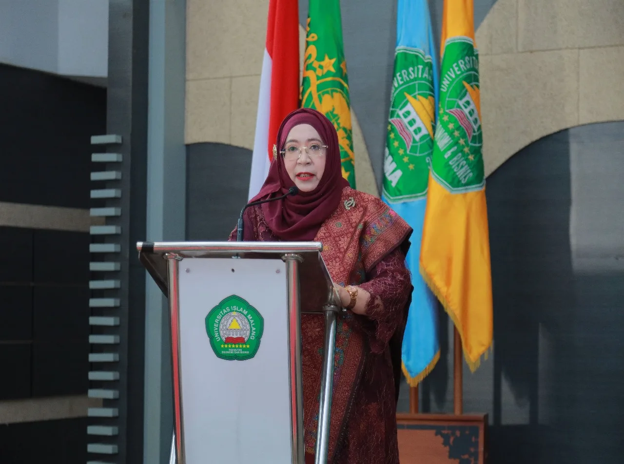 Dekan Fakultas Ekonomi dan Bisnis Universitas Islam Malang, Nur Diana, S.E. M.Si, saat memberikan sambutan. Foto/dok Unisma