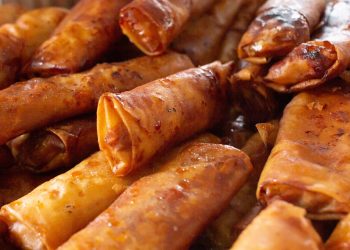Resep lumpia pisang cokelat atau piscok. Foto/Pixabay: Nhick
