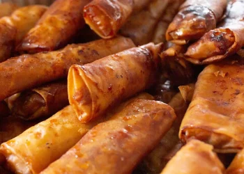 Resep lumpia pisang cokelat atau piscok. Foto/Pixabay: Nhick